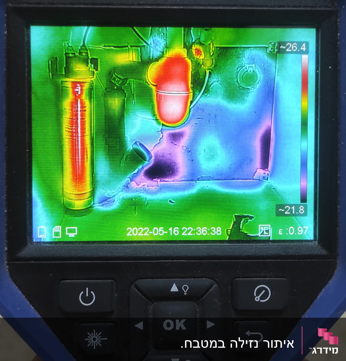 תצוגת מצלמה תרמית עם אזורים חמים וקרים